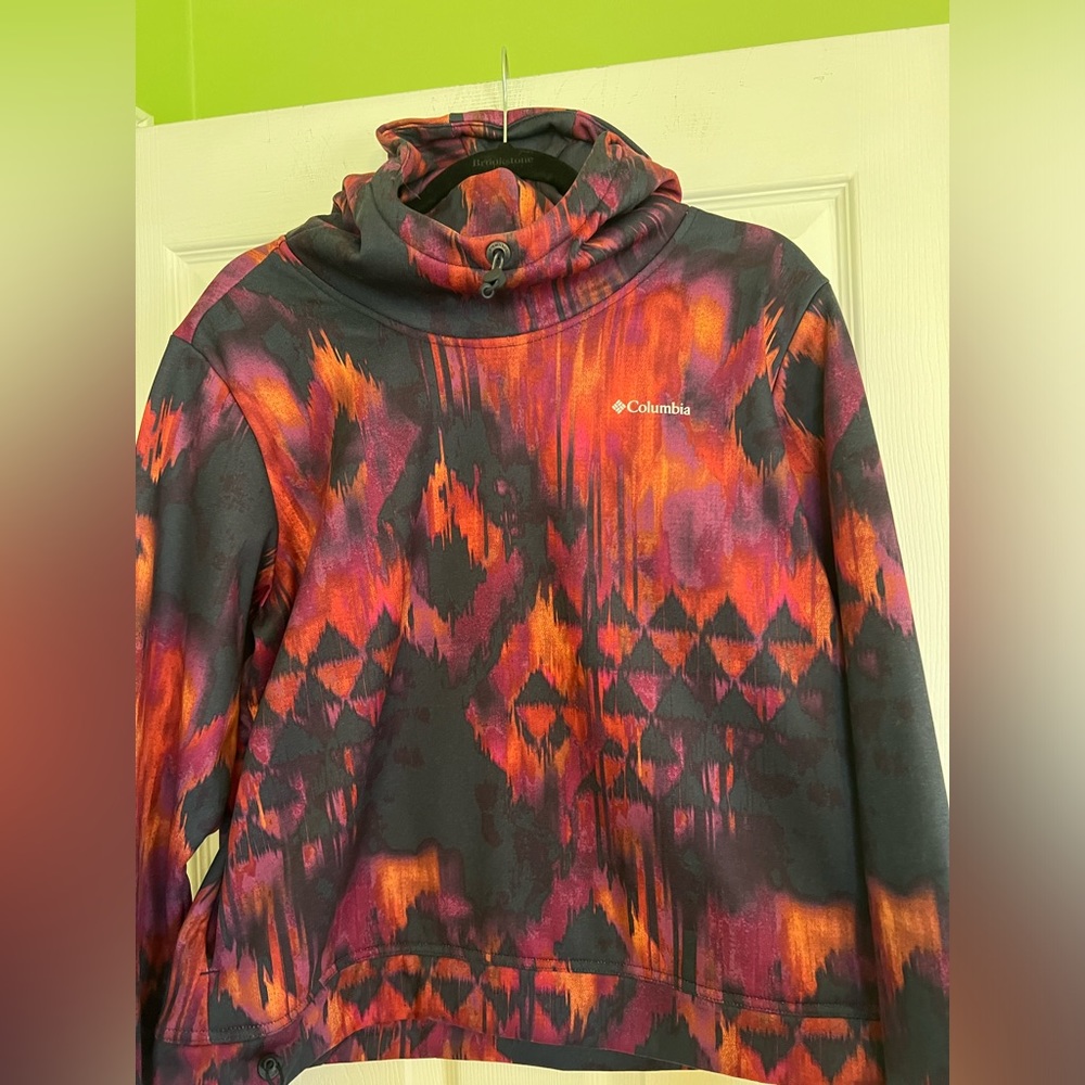 📦(SOLD)new woman’s XL Columbia multi colored awesome pullover over hood jacket💕